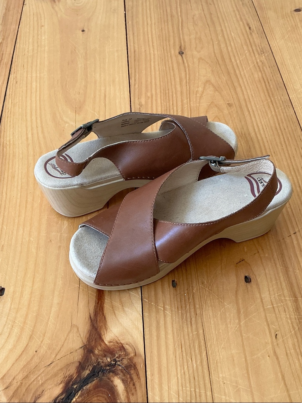 Dansko Sloane Tan Leather Crisscross Wedge Sandals Sz 37